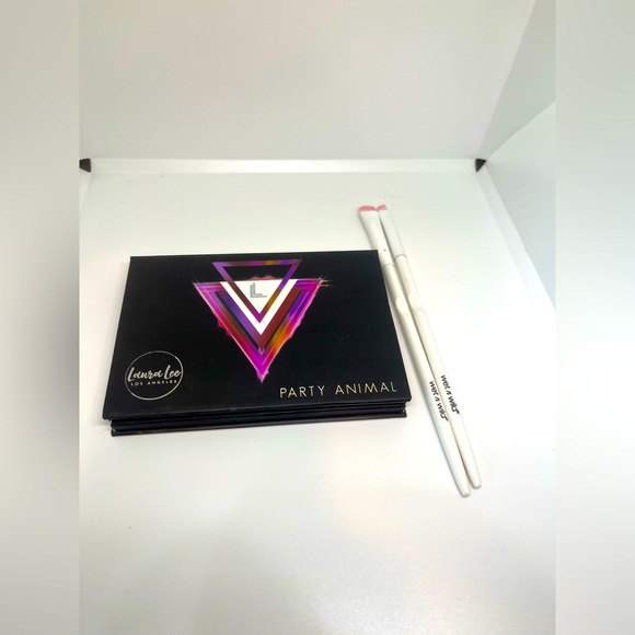 Laura Lee Other - Laura Lee Party Animal Eyeshadow Palette & Wet n Wild Angled & Smoky Liner Brush